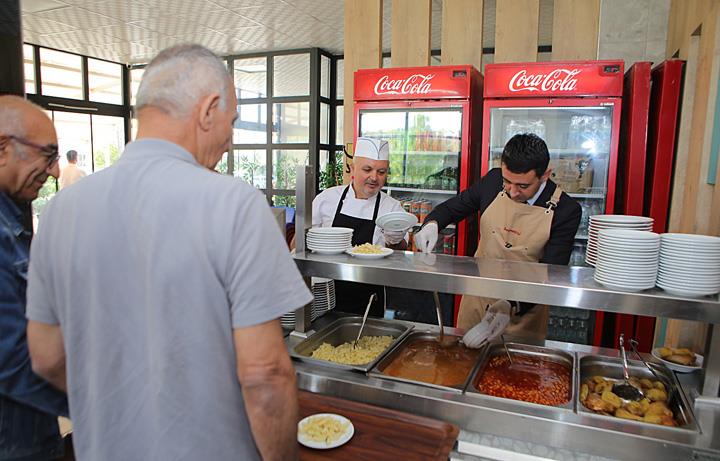 Bayraklı'da üçüncü kent lokantası açıldı