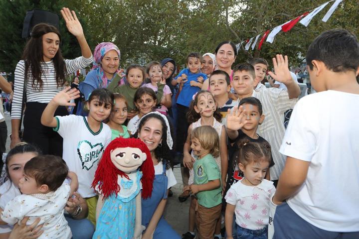 Bayraklı'da çocuklar şenlikte buluştu 