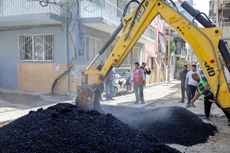 Başkan Önal, asfalt çalışmalarını yerinde inceledi