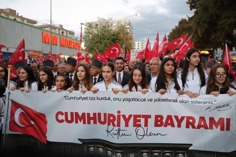 Bayraklı’da Cumhuriyet Bayramı Coşkusu