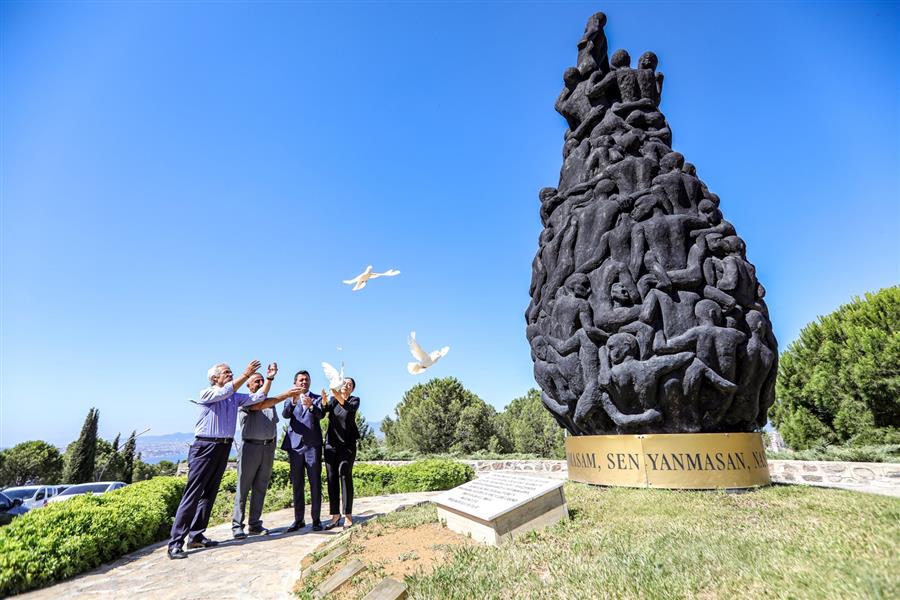 Madımak'ta yitirilen canlar Bayraklı'da anıldı