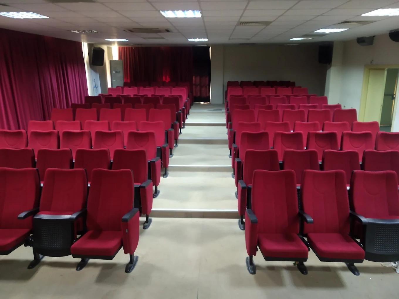 Bayraklı Belediyesi İhsan Alyanak Kültür Merkezi